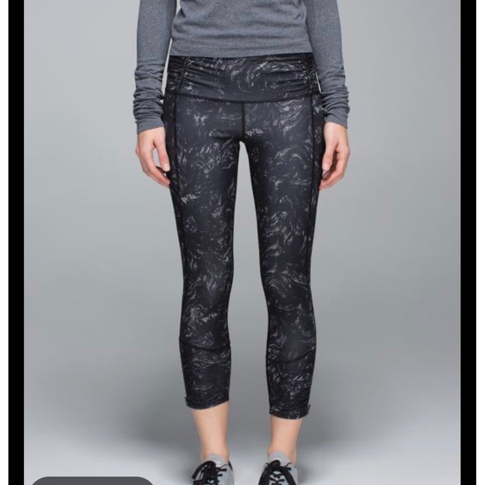 Lululemon Women's Runday Crop Full-On Luxtreme Leggings Sz 4